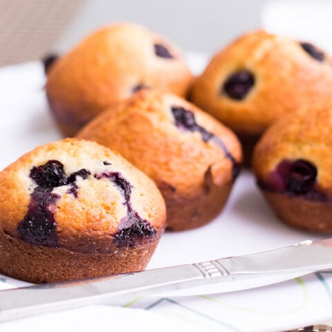 Easiest And Most Delicious Blueberry Muffins You Will Ever Bake